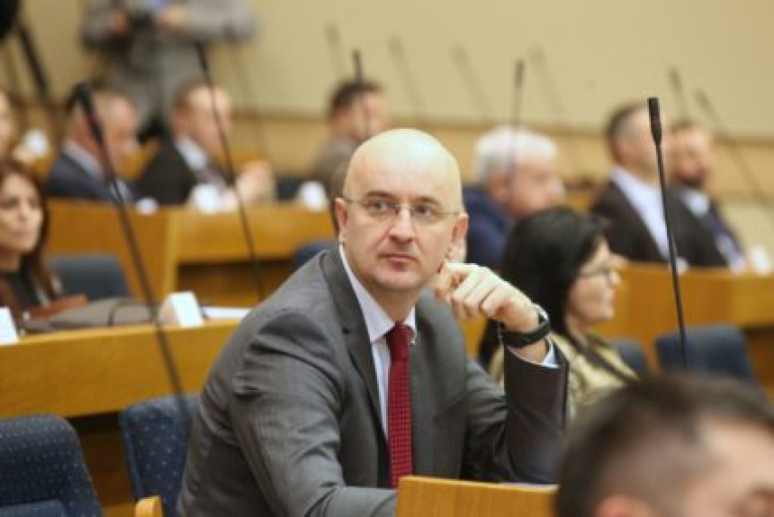 Mazalice, ko te nazvao da ekspresno odustaneš od zakona?