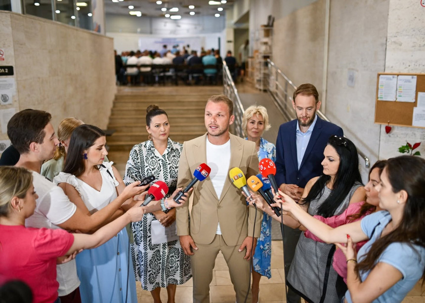 Станивуковић: На снази је политички диктат и корупција