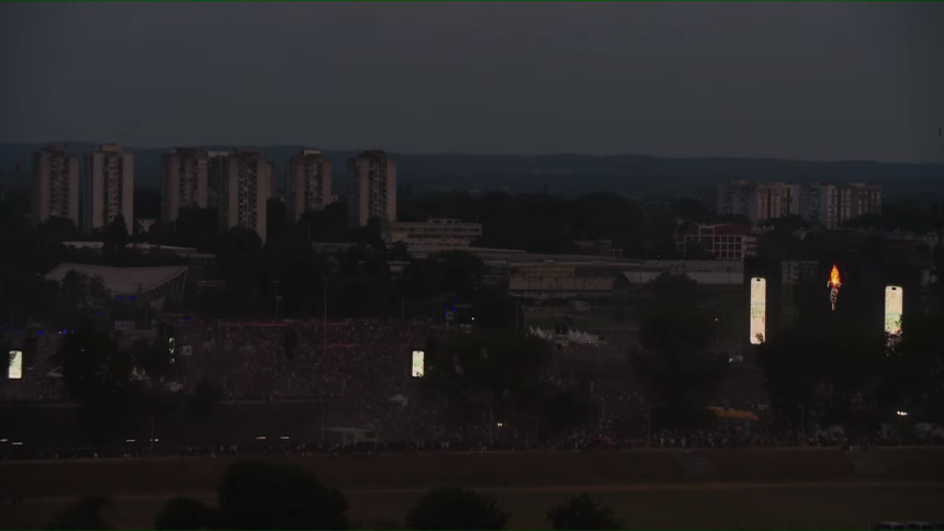 Zagrebački Hipodrom prepljavljen fanovima Tompsona