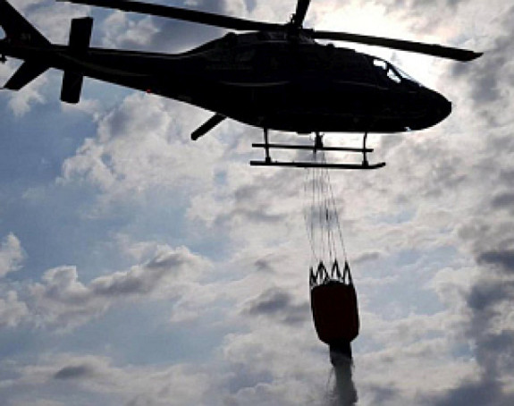 Helikopter MUP Srpske i dalje gasi požar kod Trebinja