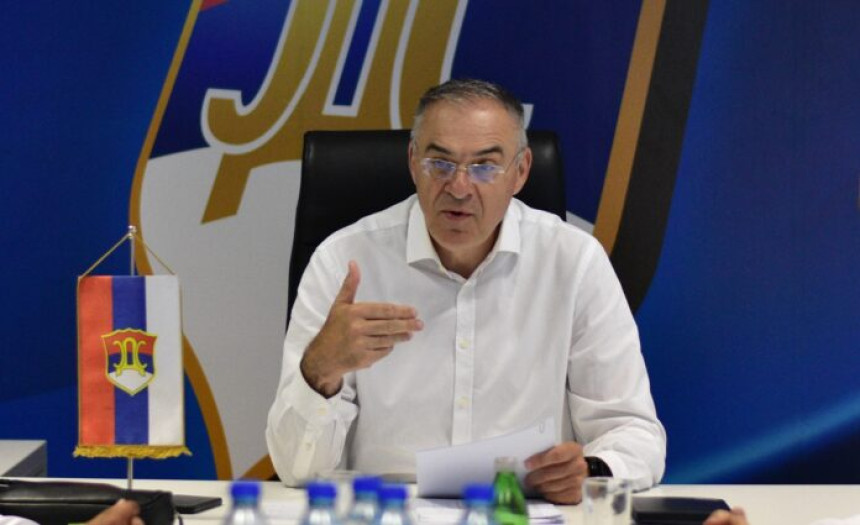 Недопустиво је доносити законе, а онда подвити реп
