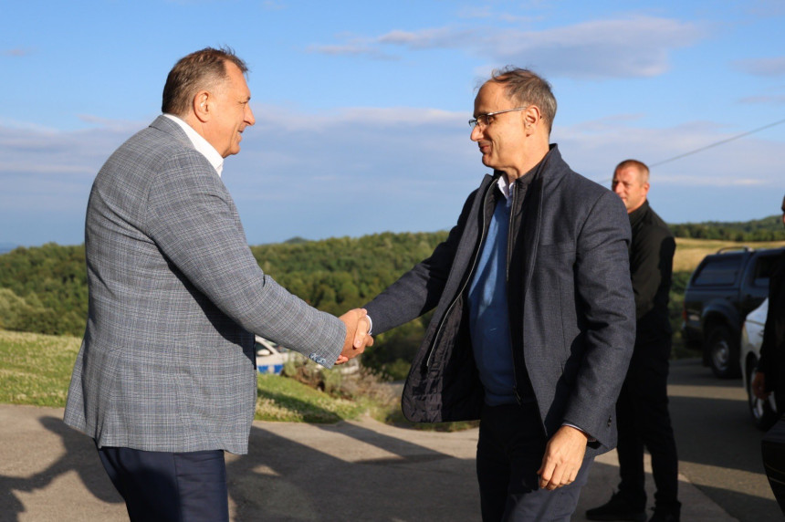 Премијер Србије посјетио Додика у Лакташима
