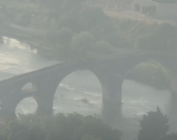 Gusti dim nad Trebinjem, vode se borbe sa požarima