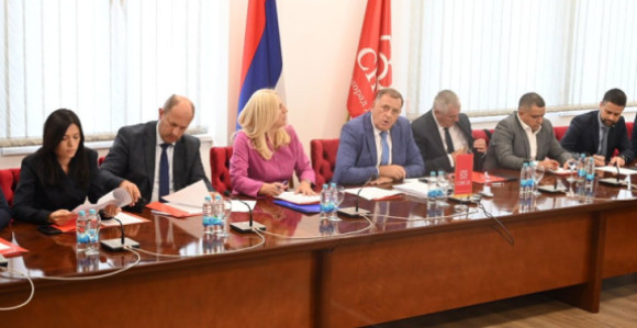 SNSD traži spas od "izdajnika" - SDS-a i PDP-a
