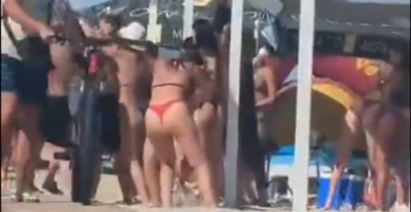 Žene se potukle na plaži, zatim se uključili i muškarci