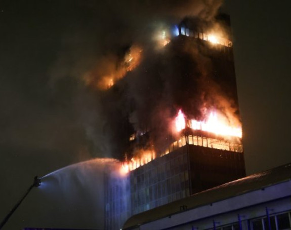 Izbio veliki požar u neboderu Vjesnika u Zagrebu (VIDEO)