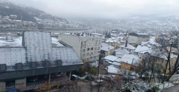 Snijeg obijelio u Višegradu (FOTO)