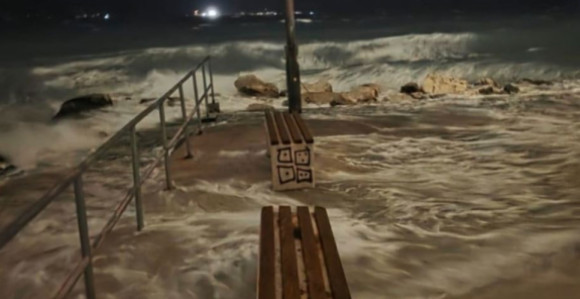 Nevrijeme poharalo Dalmaciju: More potopilo rive (VIDEO)