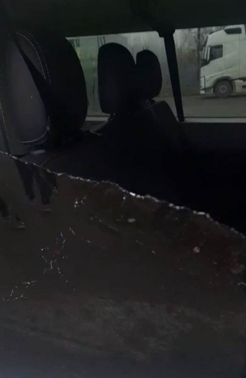 Vaterpolisti Borca napadnuti kod Rače, kamenovan kombi