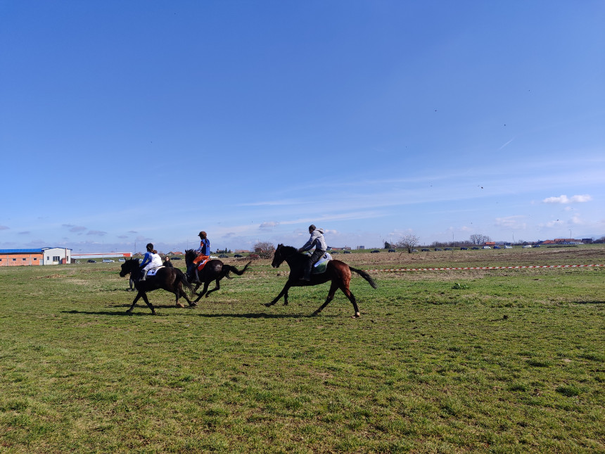 Одржане хуманитарне коњичке трке у Бијељини
