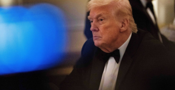 Трамп најавио да шаље болнички брод на Гренланд