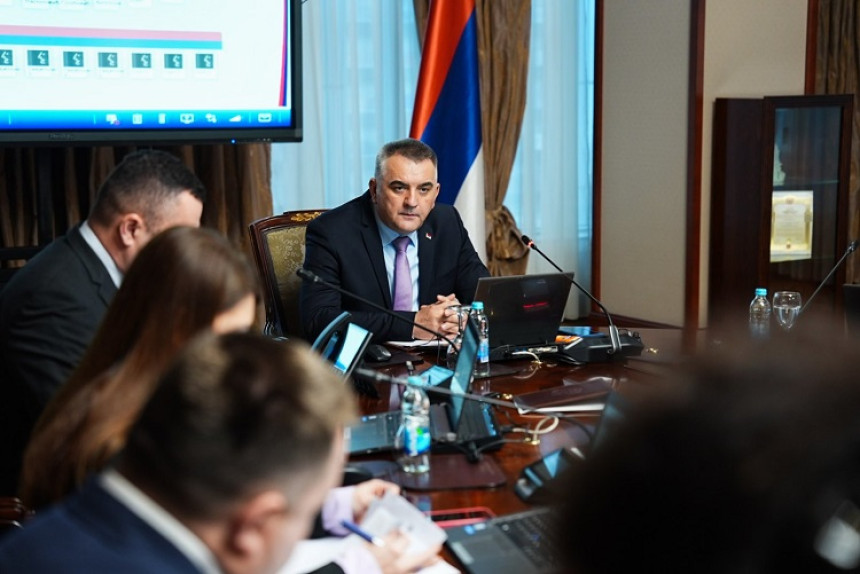 Minićeva Vlada samo se zadužuje, uzimaju kredit na kredit