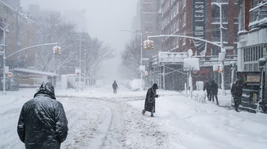 Сњежна олуја у САД, стотине хиљада људи остало без струје