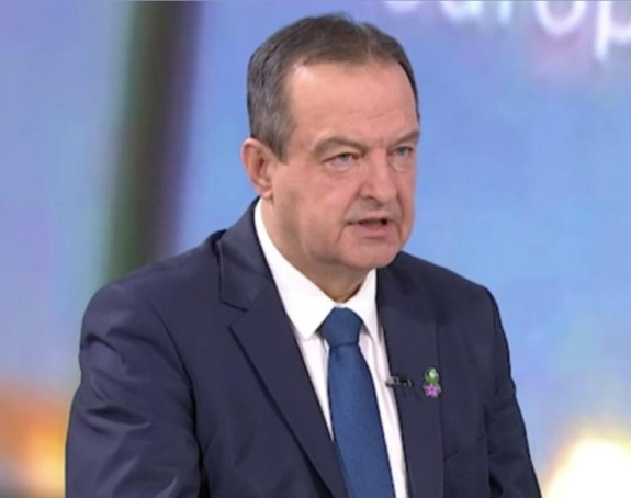 Ministar policije Ivica Dačić hitno prebačen u bolnicu, priključen na aparate