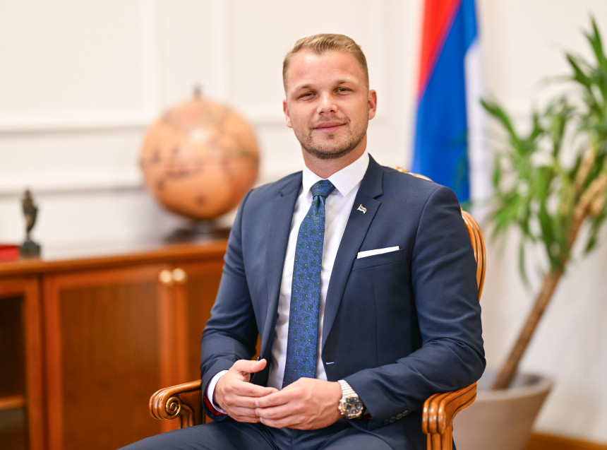 "Политичка права се морају чувати мудром политиком"