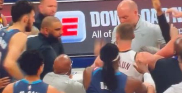 Јокић побјеснио, озбиљно се закувало на терену (ВИДЕО)