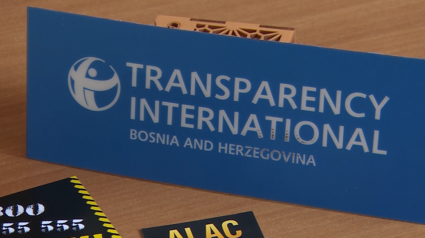 Странке мало шансе дају младим и женама у политици