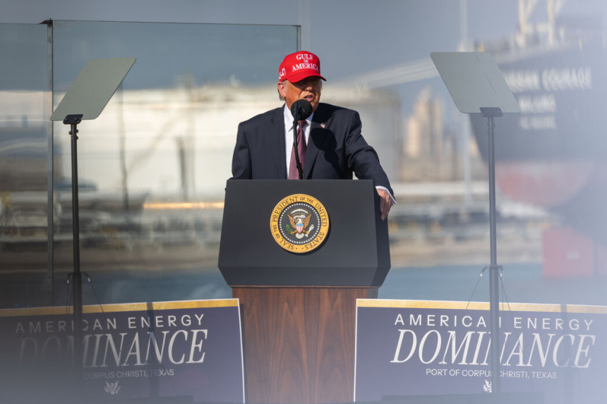 Трамп: Уништили смо и потопили 9 иранских ратних бродова