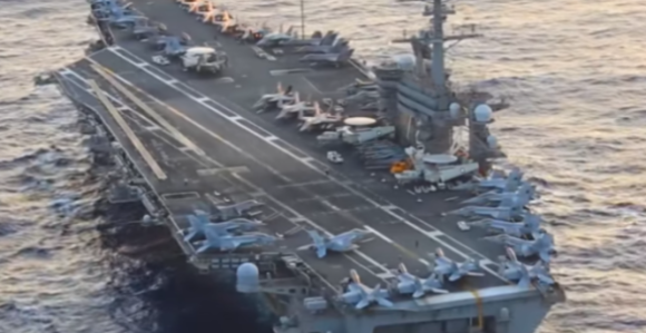 Zvaničnik SAD: Nosač aviona nije pogođen u napadu Irana