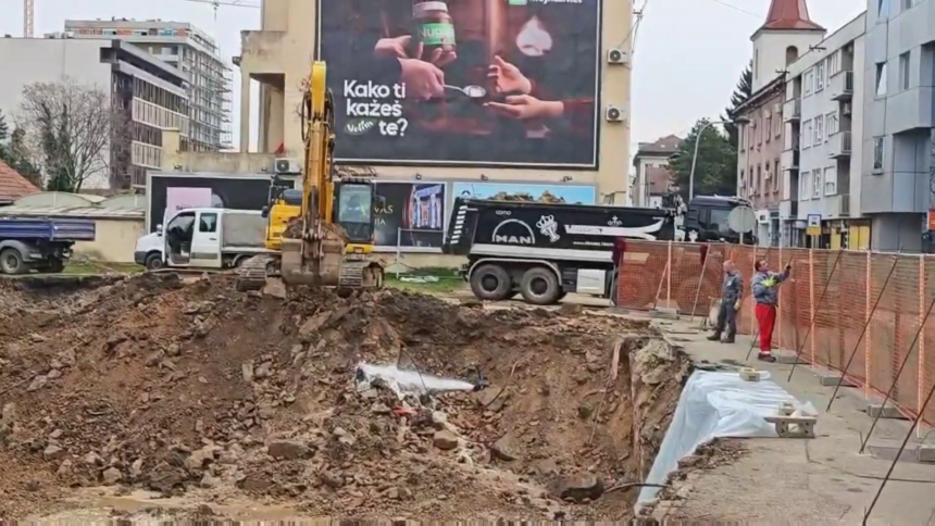 Пукла цијев у центру Бањалуке, неће бити воде (ВИДЕО)