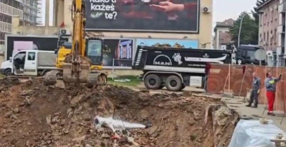 Pukla cijev u centru Banjaluke, neće biti vode (VIDEO)