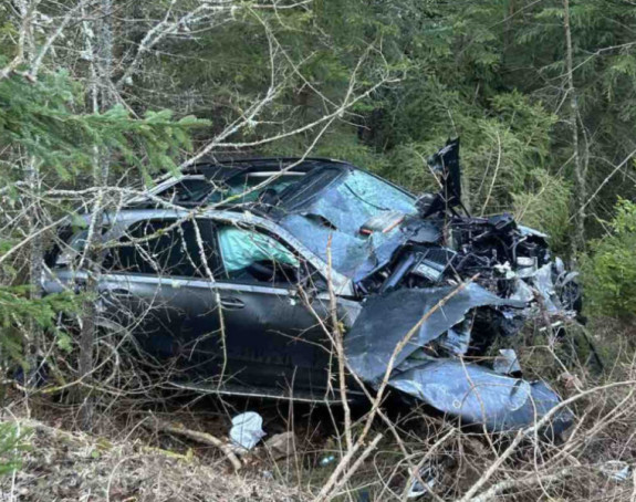 Teška saobraćajna nesreća kod Kneževa, spašen vozač