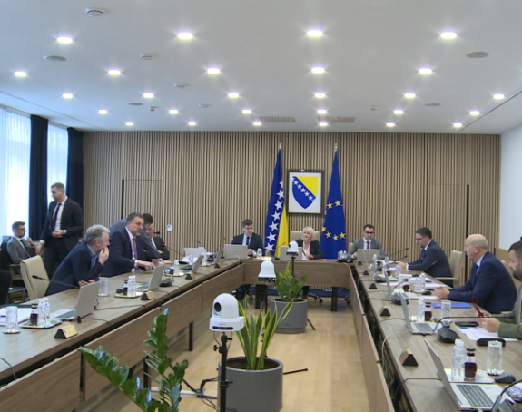 Uz milione maraka koje institucije BiH troše na čašćavanje, sad legalizuju i darivanje