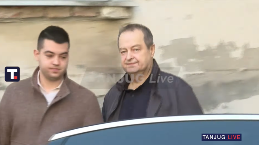 Ивица Дачић изашао из болнице након скоро двије седмице