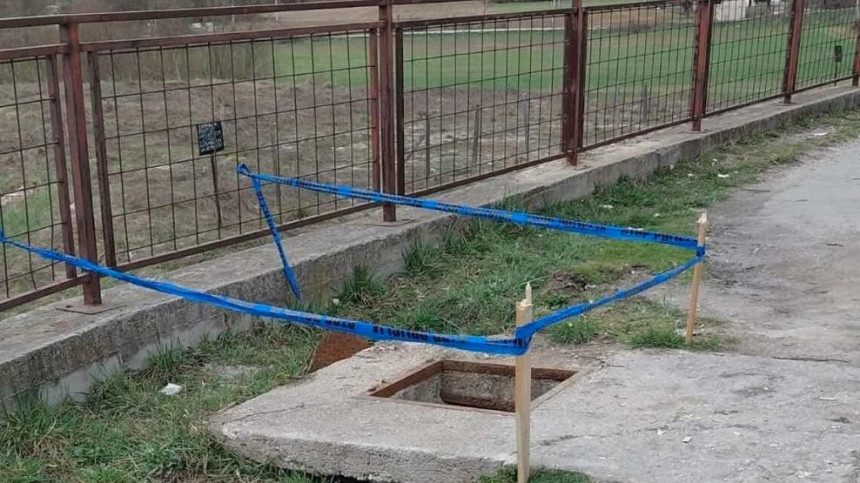 Beba upala u otvoreni šaht na području Travnika