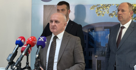 Vlada ne može da se zaduži onoliko koliko joj treba