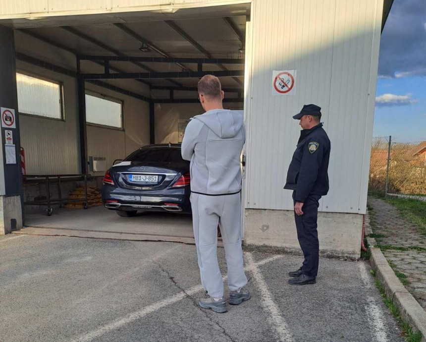 Станивуковић поново задржан на граници са Хрватском