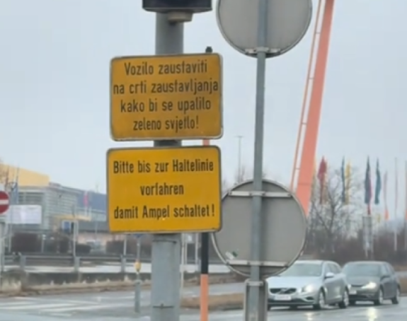 У Грацу саобраћајни знак на српском језику (ВИДЕО)