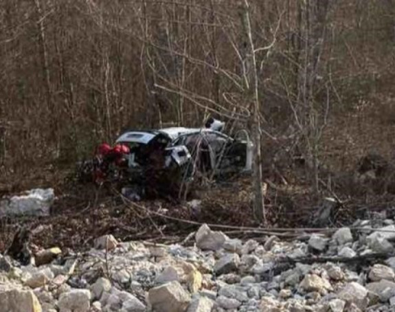 Возило из БиХ у провалији: Повријеђени родитељи и беба