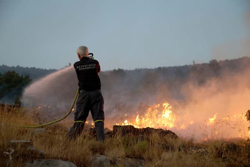 Угашен пожар у Поповом пољу у Херцеговини