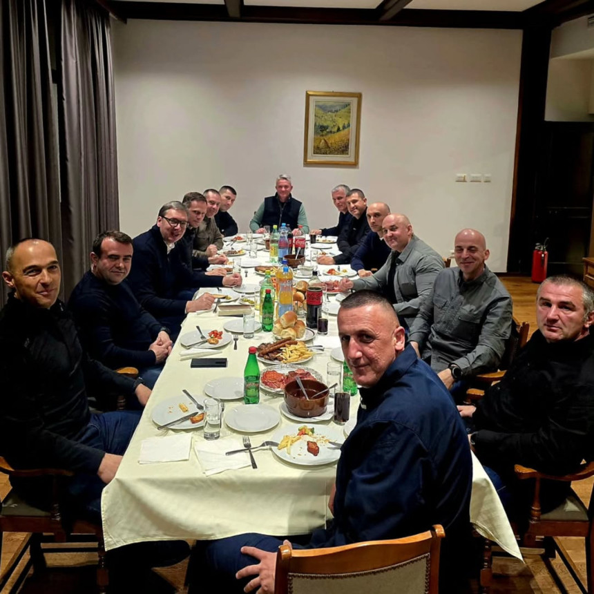 Vučić na večeri sa pripadnicima Kobri: Hvala na lojalnosti