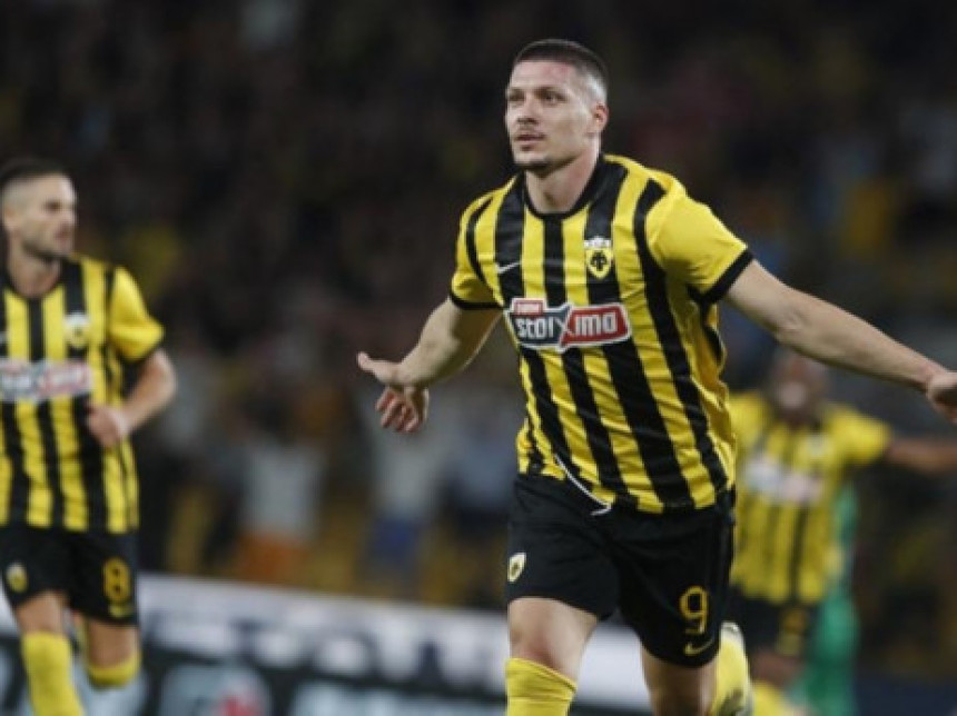 Јовић двоструки стријелац за АЕК против Атромитоса