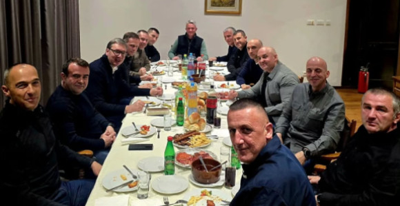 Vučić na večeri sa pripadnicima Kobri: Hvala na lojalnosti