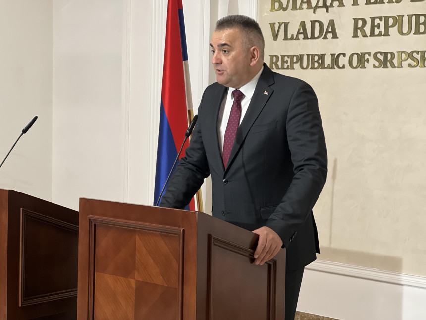 Пала поново Влада Републике Српске, Саво Минић поднио оставку