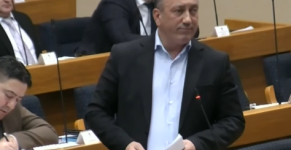 NS RS: Opomene, prekidi i pritisci na opoziciju (VIDEO)