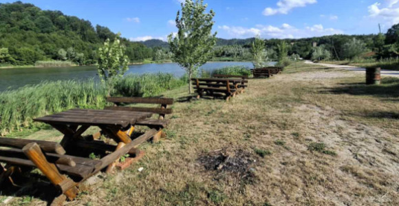 Српска уводи порез власницима нелегалних викендица