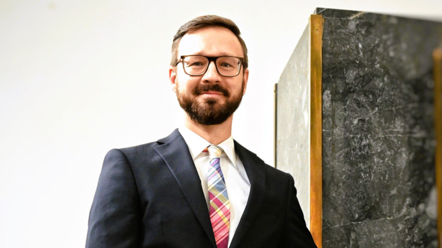 Političke tenzije, loše upravljanje javnim preduzećima i finansijama usporavaju reforme u BiH