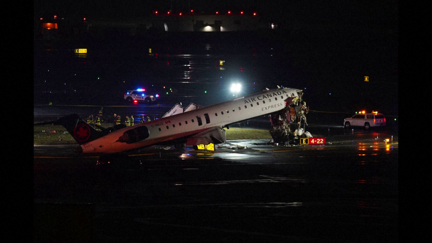 Sudar aviona i vozila hitne pomoći, ima žrtava (VIDEO)
