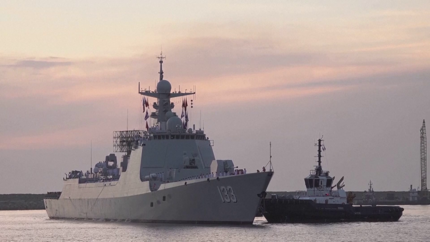 Највећи носач авиона на свијету вратио се у базу на Криту