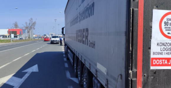Prevoznici povučeni u baze sa graničnog prelaza Orašje