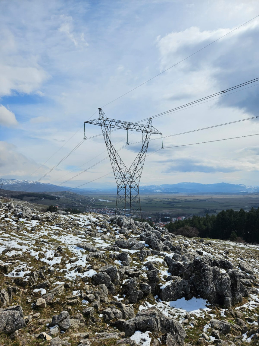Promjenljivo oblačno i malo toplije uz povremenu kišu