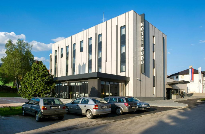 ХЕ на Дрини вјештачки одржавају хотел „Цомсар“ у животу