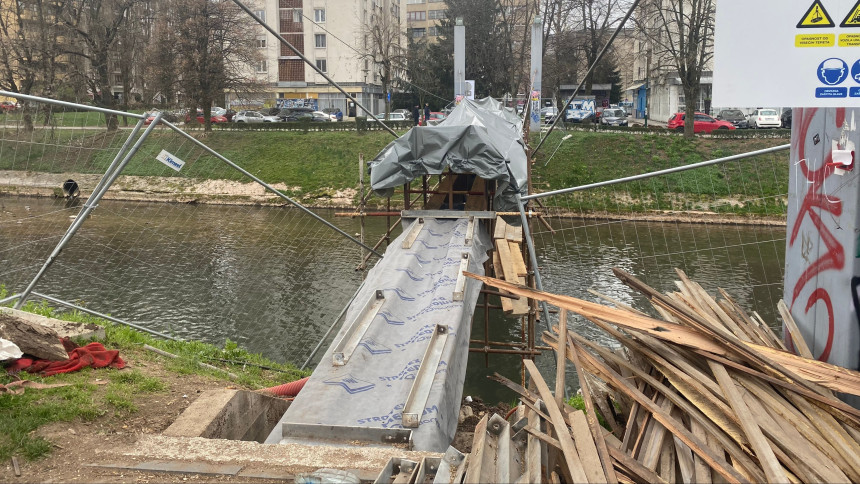 Извучено тијело жене која је пала са скеле моста у Миљацку