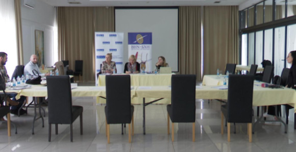 Iza napada na novinare uglavnom su politički moćnici