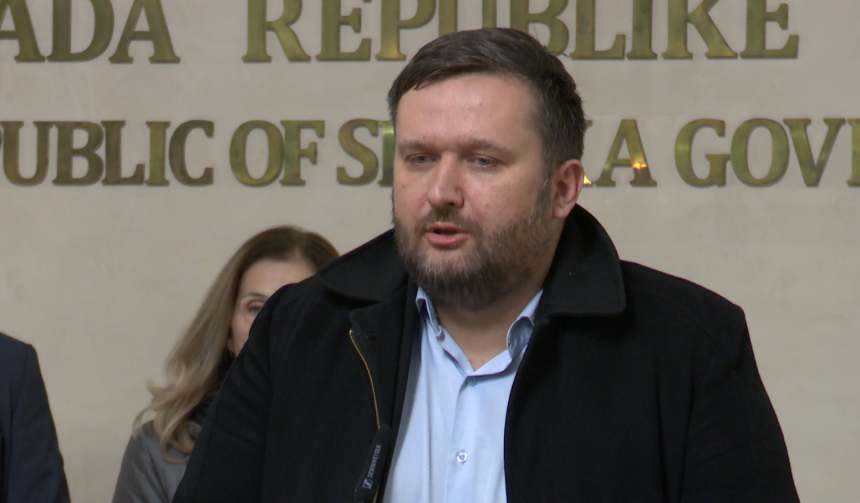 Minić velikodušan 5% veće plate, sindikat razočaran