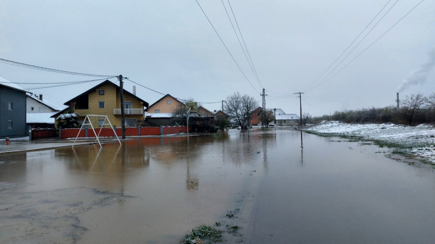 Приједор: Падавине направиле хаос, насеља под водом